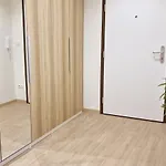 Two In One Building Checkin 布拉迪斯拉发