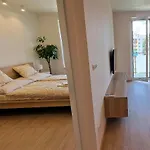 公寓式酒店 Two In One Building Checkin 4*