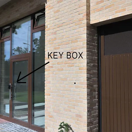 아파트호텔 Two In One Building Checkin 브라티슬라바