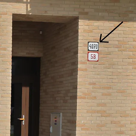 Two In One Building Checkin 브라티슬라바