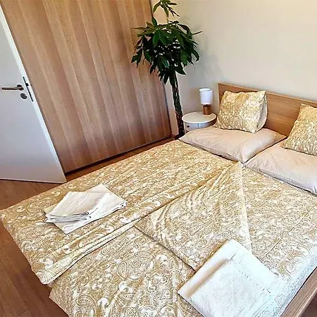 Two In One Building Checkin Aparthotel Pressburg